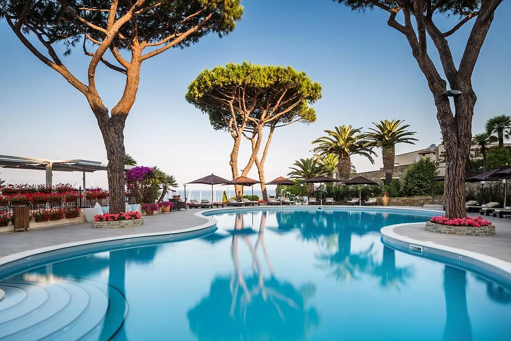Cala Del Porto Resort Punta Ala 5*,